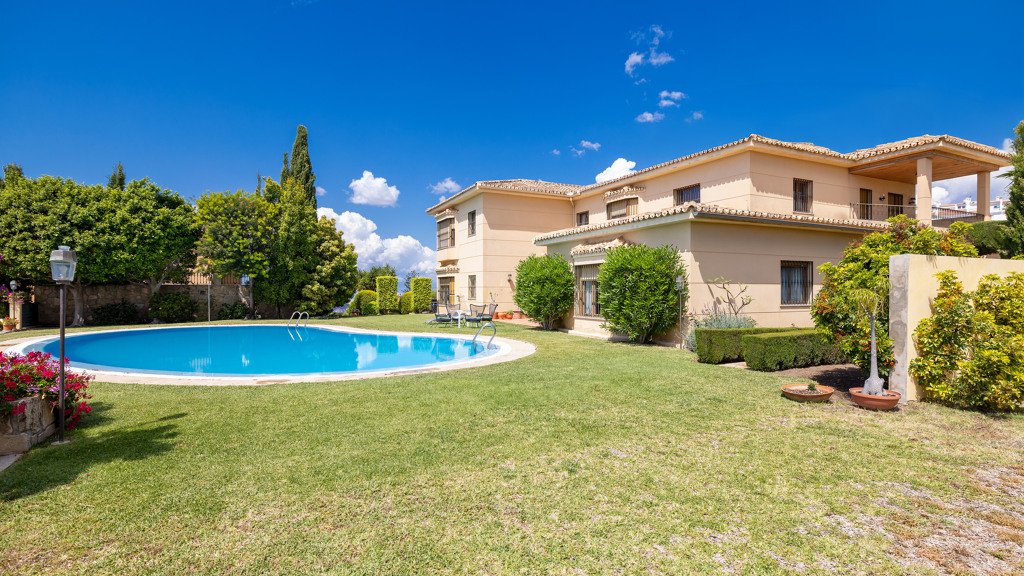Villa en Málaga, España 7 dormitorios, 2068 m2 No. 122045