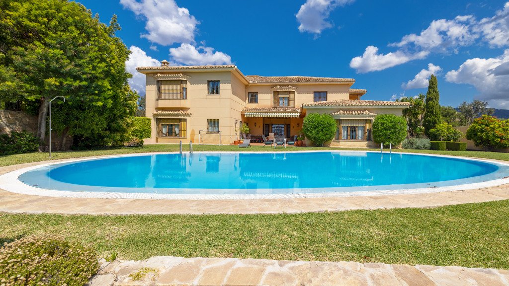 Villa en Málaga, España 7 dormitorios, 2068 m2 No. 122045