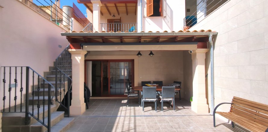 Townhouse Llucmajor, Mallorca, Spain 3 bedrooms, 305 sq.m. No. 128276