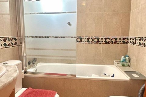 Kattohuoneisto myytävänä Torrevieja, Alicante, Espanja, 2 makuuhuonetta, 78 m2 No. 127381 - kuva 10