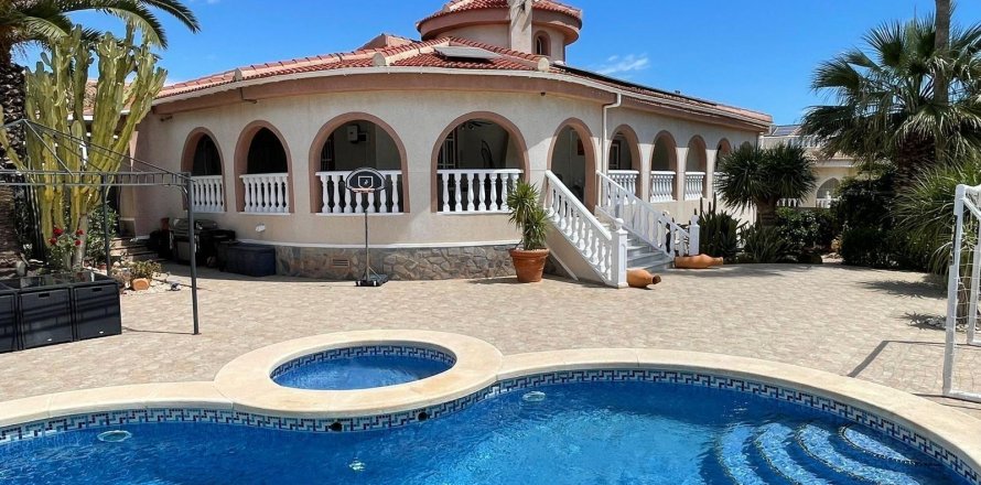Villa Rojales, Alicante, Spain 4 bedrooms, 233 sq.m. No. 127376