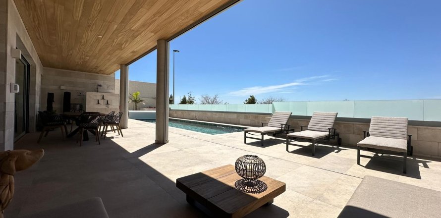 Villa in Benijofar, Alicante, Spain 4 bedrooms, 475 sq.m. No. 131871