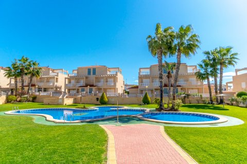 Radhus till salu Playa Flamenca II, Alicante, Spanien 3 sovrum, 135 kvm. Nr. 131882 - foto 4