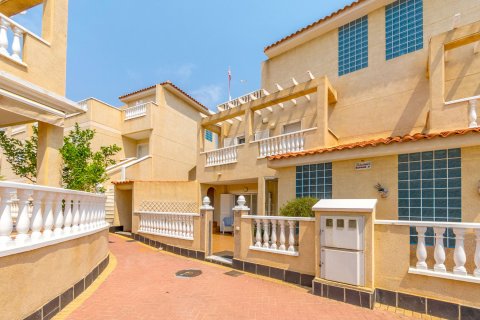 Radhus till salu Playa Flamenca II, Alicante, Spanien 3 sovrum, 135 kvm. Nr. 131882 - foto 2
