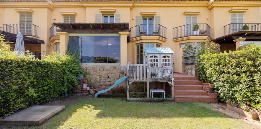 Townhouse San Roque, Cadiz, Spain 4 bedrooms, 320 sq.m. No. 124504