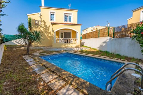 Продажа виллы Кала'н Бош, Менорка, Испания 3 спальни, 121м2 №130833 - фото 1