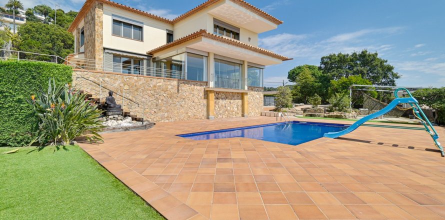Hus Tossa de Mar, Girona, Spanien 5 sovrum, 545 kvm. Nr. 130444