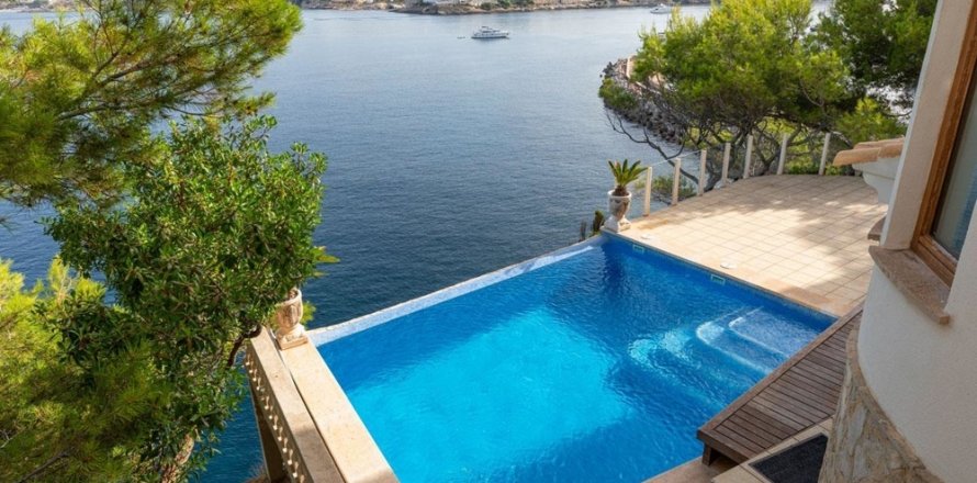 Villa Santa Ponsa, Mallorca, Spain 4 bedrooms, 350 sq.m. No. 129837