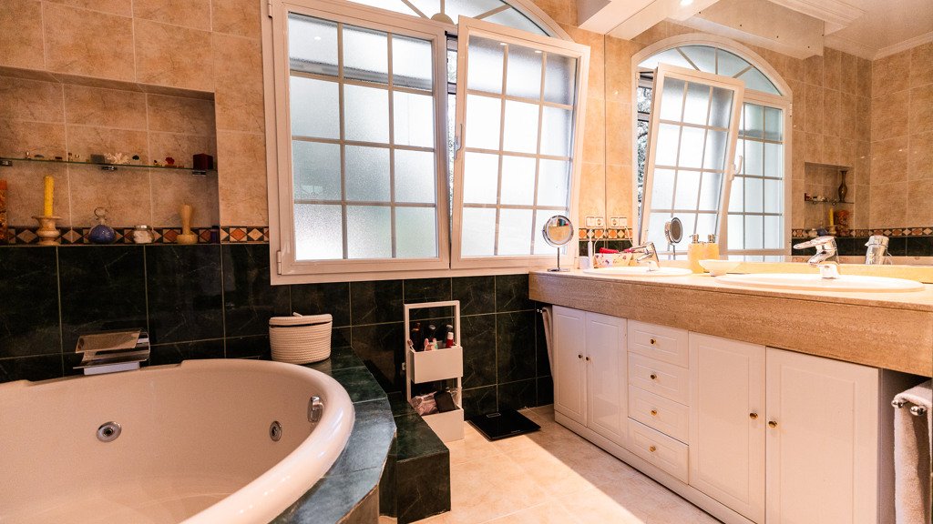 Villa in Dominio de Fontenebro, Madrid, Spain 5 bedrooms, 780 sq.m. No. 124750