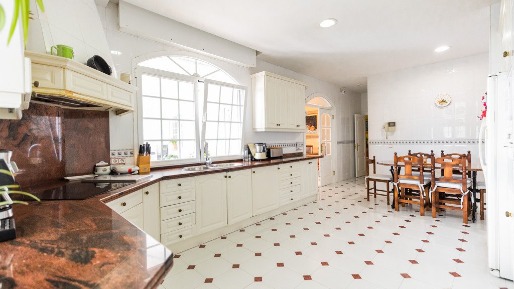 Villa in Dominio de Fontenebro, Madrid, Spain 5 bedrooms, 780 sq.m. No. 124750