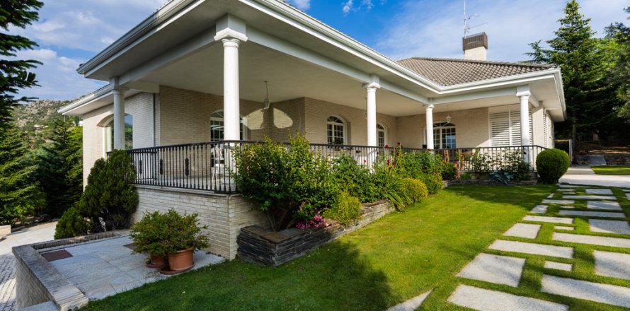 Villa in Dominio de Fontenebro, Madrid, Spain 5 bedrooms, 780 sq.m. No. 124750