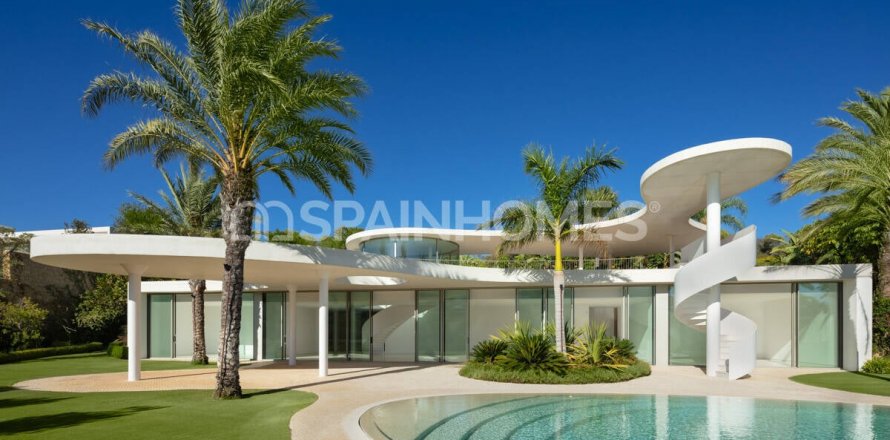 Villa Casares, Malaga, Spain 4 bedrooms, 552 sq.m. No. 121178