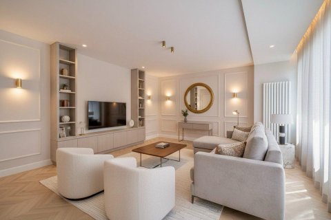 Apartment for sale Madrid, Spain 2 bedrooms, 97 sq.m. No. 127258 - photo 1