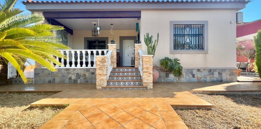 Villa Torrevieja, Alicante, Spagna 3 camere da letto, 180 mq. N° 127262