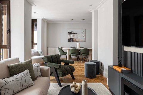 Apartment for sale Madrid, Spain 3 bedrooms, 141 sq.m. No. 122741 - photo 1