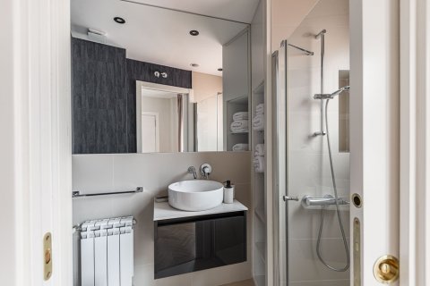Apartment for sale Madrid, Spain 3 bedrooms, 141 sq.m. No. 122741 - photo 21