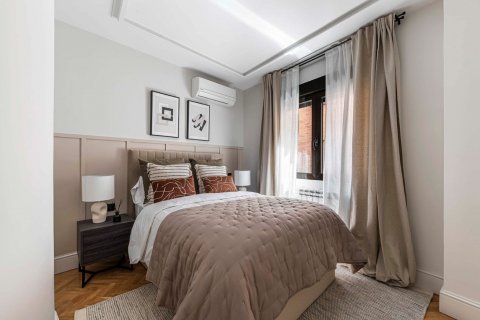 Apartment for sale Madrid, Spain 3 bedrooms, 141 sq.m. No. 122741 - photo 14