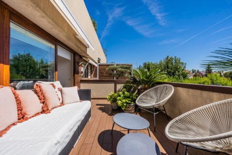 Продажа квартиры в Мадрид, Испания 3 спальни, 210м2 №122516 - фото 1