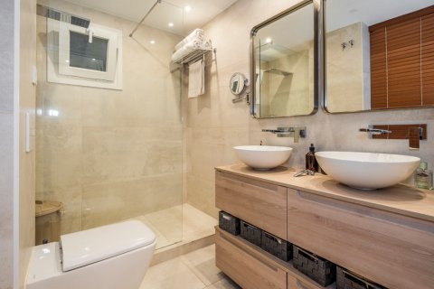 Продажа квартиры в Мадрид, Испания 3 спальни, 210м2 №122516 - фото 23