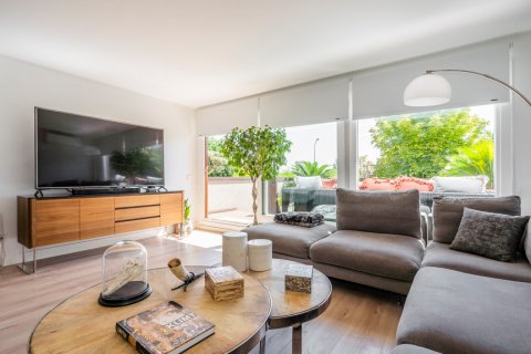 Продажа квартиры в Мадрид, Испания 3 спальни, 210м2 №122516 - фото 12