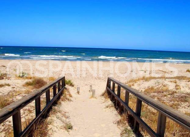 Квартира в Пилар де ла Орадада, Аликанте, Испания 2 спальни, 79м2 №121051