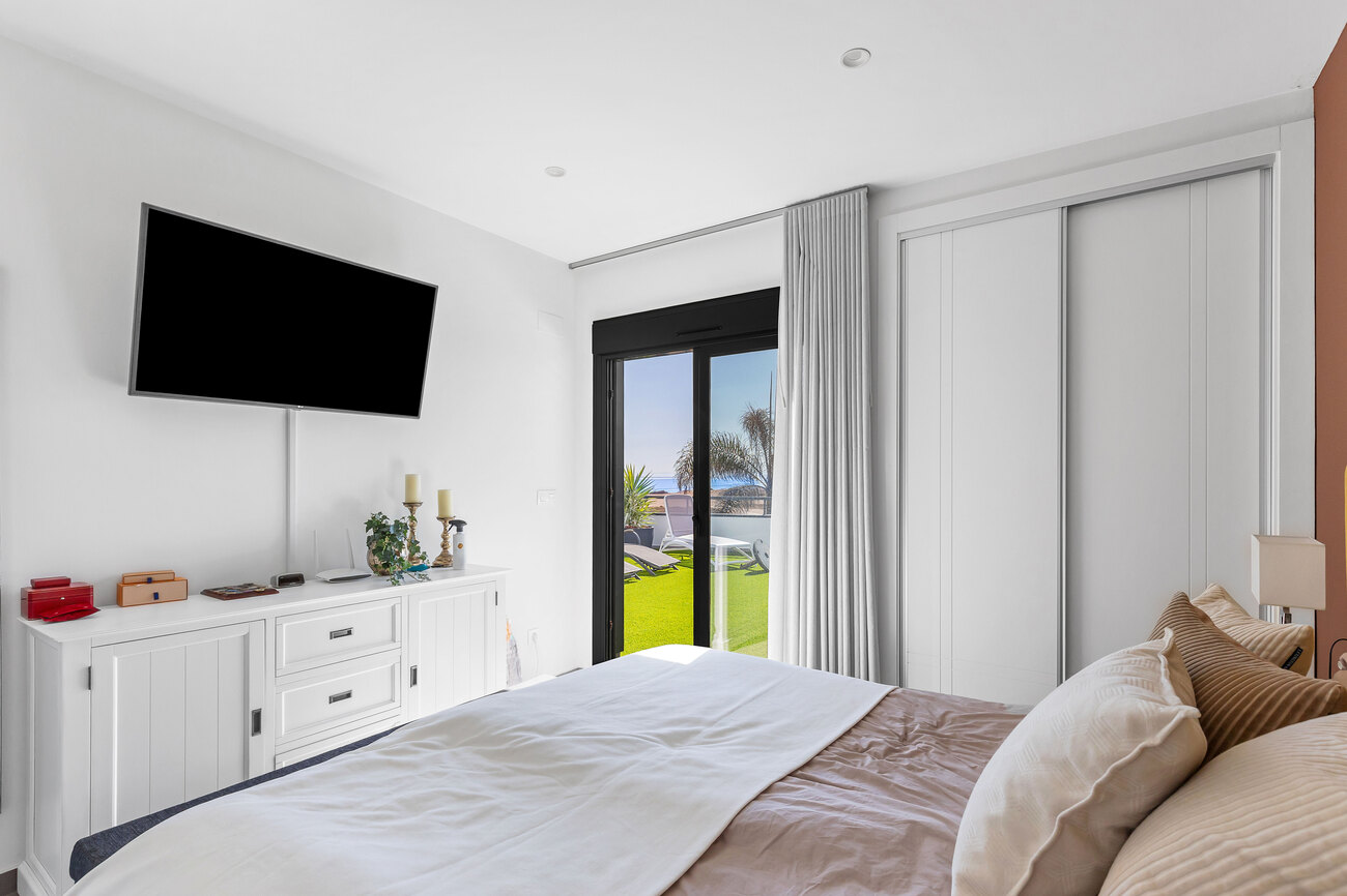 Villa in Torrevieja, Alicante, Spain 4 bedrooms,  No. 125370