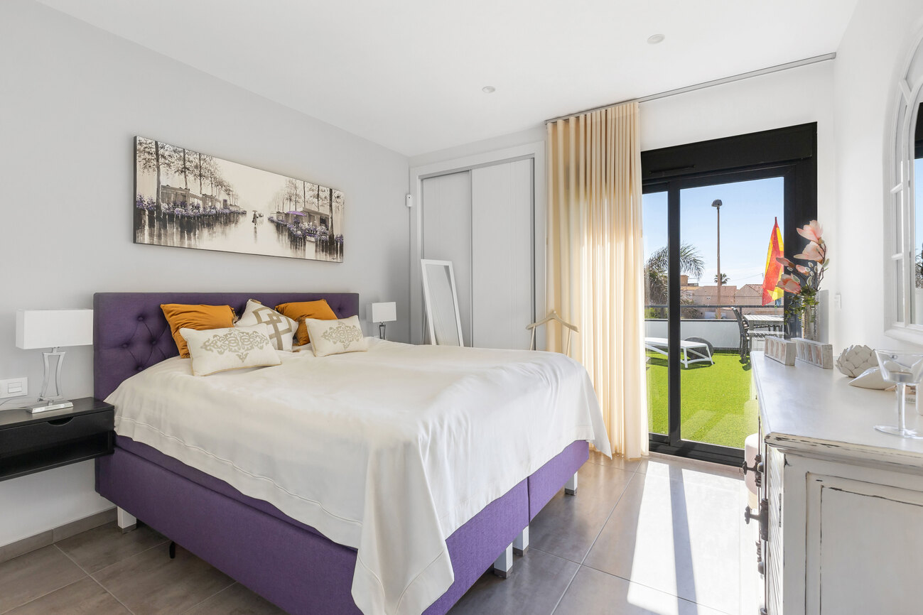 Villa in Torrevieja, Alicante, Spain 4 bedrooms,  No. 125370