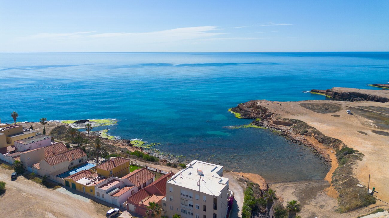 Villa in Torrevieja, Alicante, Spain 4 bedrooms,  No. 125370