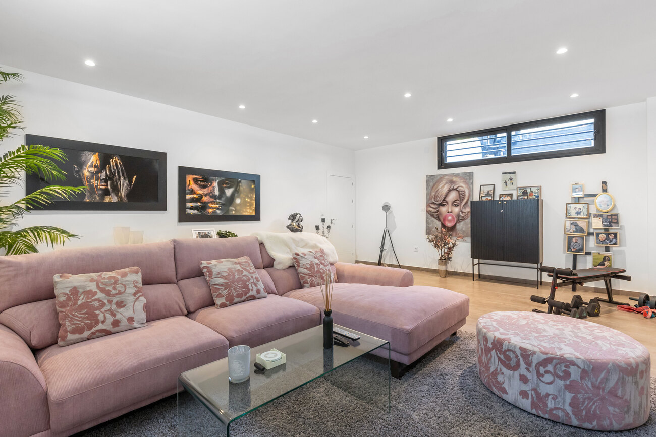 Villa in Torrevieja, Alicante, Spain 4 bedrooms,  No. 125370