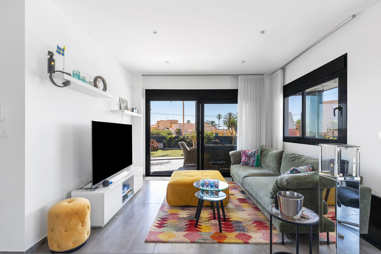 Villa in Torrevieja, Alicante, Spain 4 bedrooms,  No. 125370
