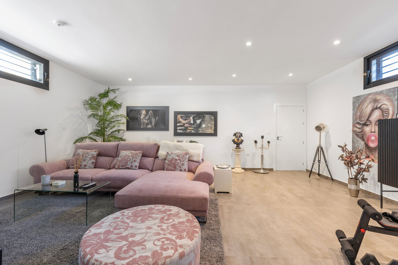 Villa in Torrevieja, Alicante, Spain 4 bedrooms,  No. 125370