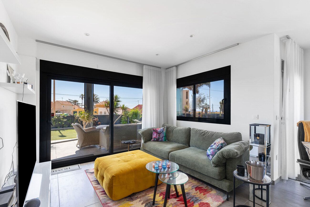 Villa in Torrevieja, Alicante, Spain 4 bedrooms,  No. 125370