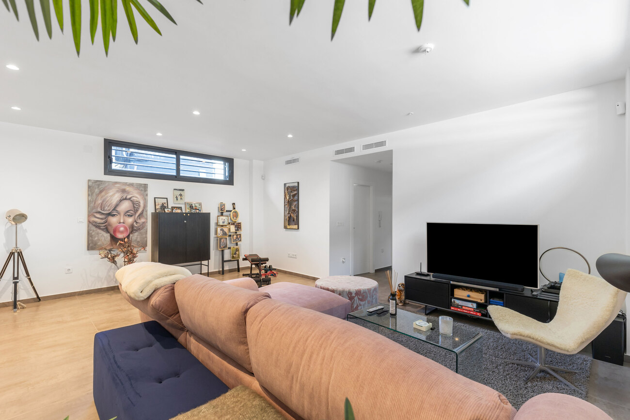 Villa in Torrevieja, Alicante, Spain 4 bedrooms,  No. 125370