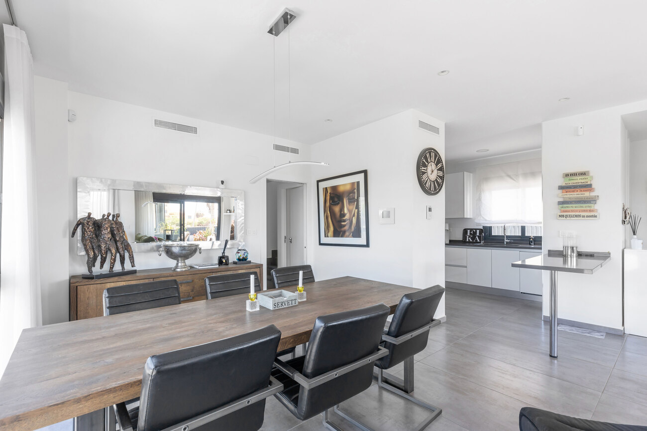 Villa in Torrevieja, Alicante, Spain 4 bedrooms,  No. 125370