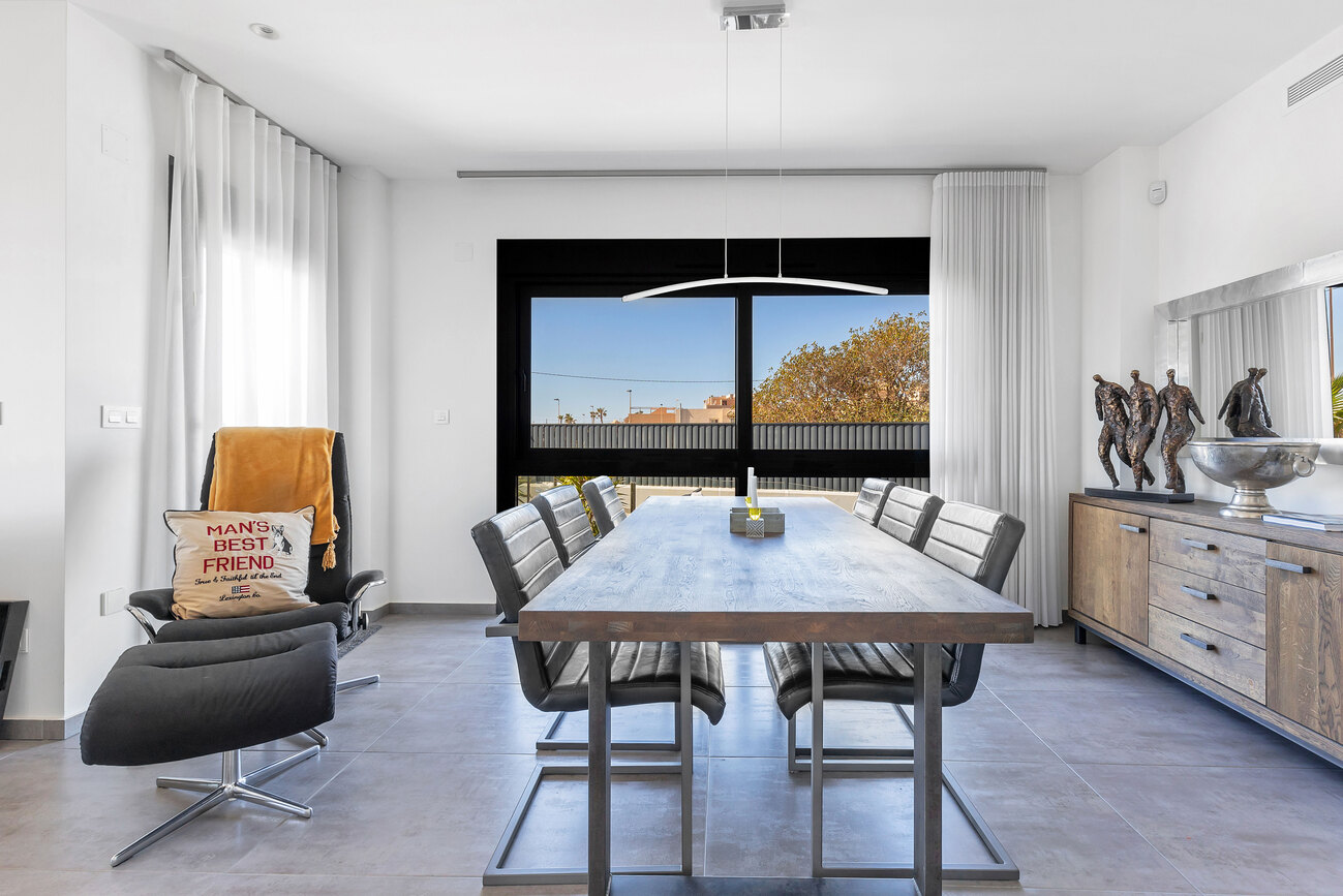 Villa in Torrevieja, Alicante, Spain 4 bedrooms,  No. 125370