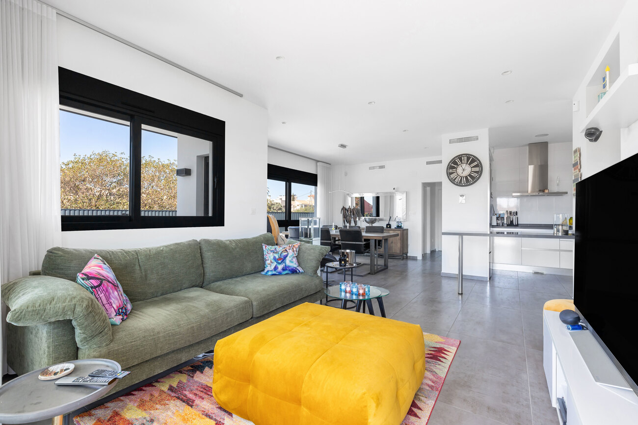 Villa in Torrevieja, Alicante, Spain 4 bedrooms,  No. 125370