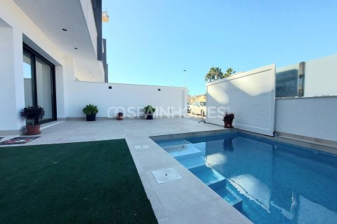 Продажа виллы в Сан-Педро-дель-Пинатар, Мурсия, Испания 3 спальни, 140м2 №120762 - фото 4