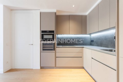 Huoneisto myytävänä Barcelona, Espanja, 2 makuuhuonetta, 101 m2 No. 120763 - kuva 9