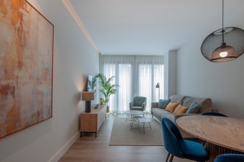 Аренда квартиры в Севилья, Испания 2 спальни, 90м2 №121873 - фото 1