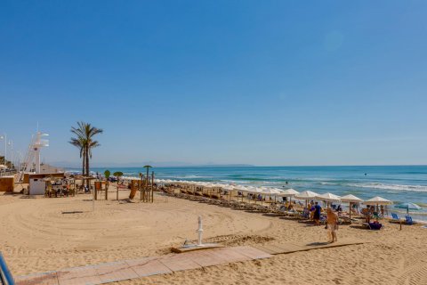 Apartamento en venta Guardamar del Segura, Alicante, España 4 dormitorios, 131 m2 No. 124893 - foto 5