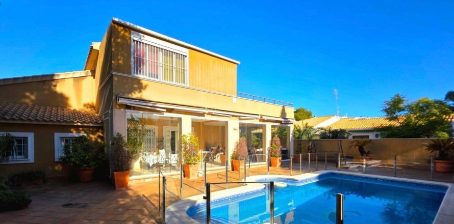 House in Dehesa De Campoamor, Alicante, Spain 5 bedrooms, 179 sq.m. No. 127353