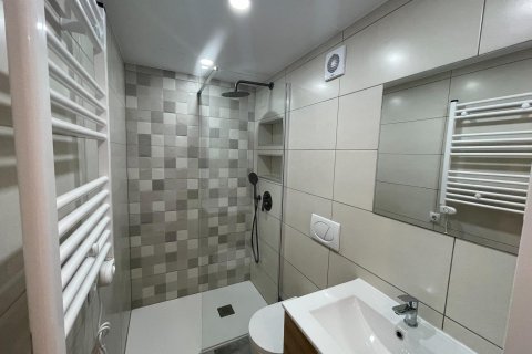 Apartment for rent Madrid, Spain 70 sq.m. No. 127351 - photo 12