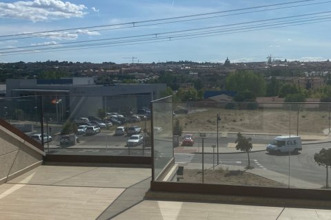 Penthouse for rent Galapagar, Madrid, Spain 4 bedrooms, 140 sq.m. No. 122449 - photo 3
