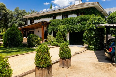 Villa for sale Collado Villalba, Madrid, Spain 6 bedrooms, 192 sq.m. No. 122453 - photo 2