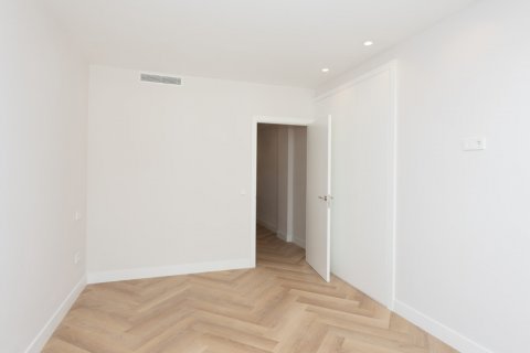 Продажа квартиры в Мадрид, Испания 3 спальни, 159м2 №121615 - фото 17