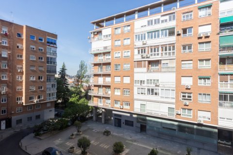 Продажа квартиры в Мадрид, Испания 3 спальни, 159м2 №121615 - фото 25