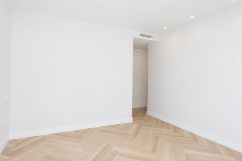Продажа квартиры в Мадрид, Испания 3 спальни, 159м2 №121615 - фото 23