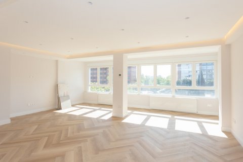 Продажа квартиры в Мадрид, Испания 3 спальни, 159м2 №121615 - фото 1