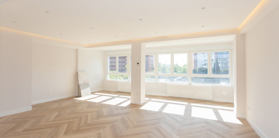 Квартира в Мадрид, Испания 3 спальни, 159м2 №121615