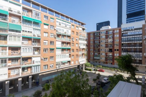Продажа квартиры в Мадрид, Испания 3 спальни, 159м2 №121615 - фото 26